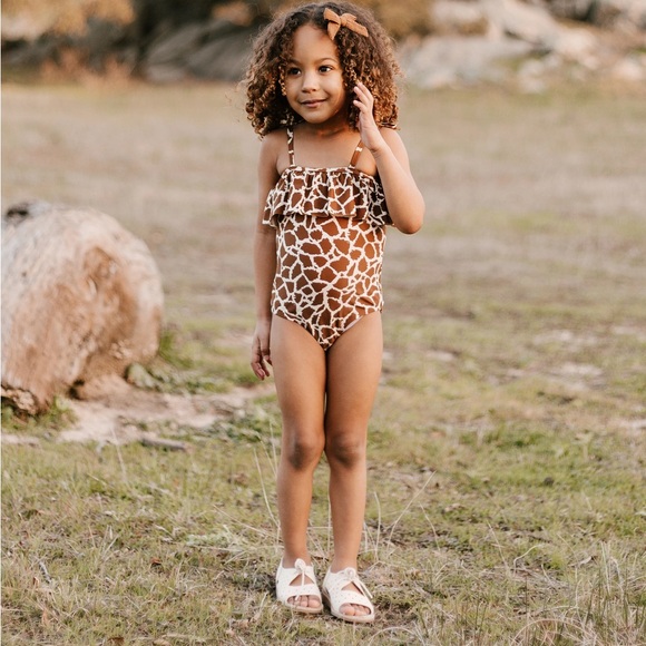 Rylee + Cru Ruffle One Piece Giraffe Spots - Picture 3 of 4